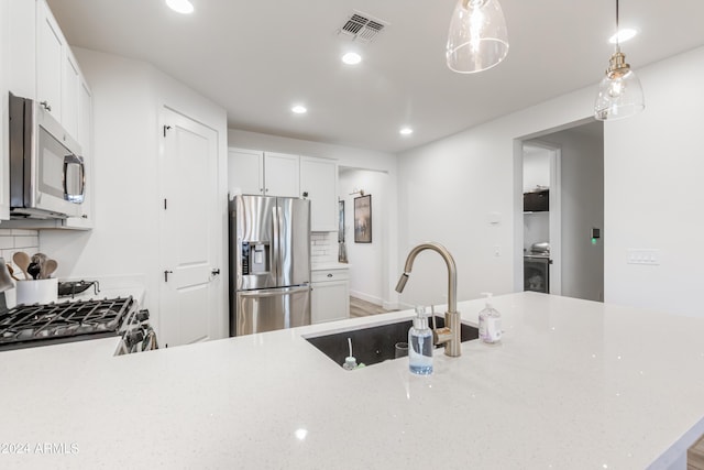 kitchen with visible vents, a sink, recessed lighting, appliances with stainless steel finishes, and decorative backsplash