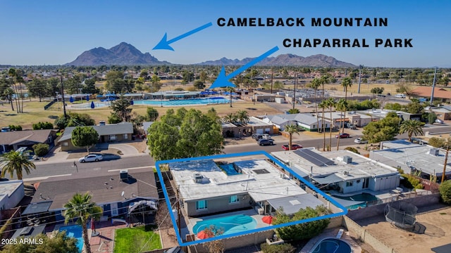 birds eye view of property featuring a mountain view