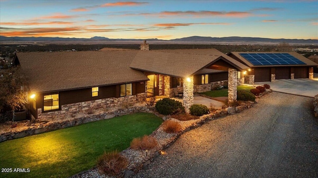 view of front of property featuring a yard and a mountain view