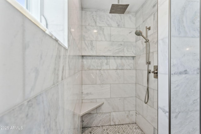 full bath with tiled shower