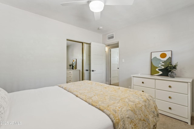 bedroom featuring light carpet, visible vents, ceiling fan, and a closet