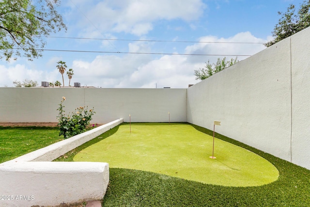 3420 N Kachina Ln, Scottsdale, AZ 85251 - view of yard with a putting area