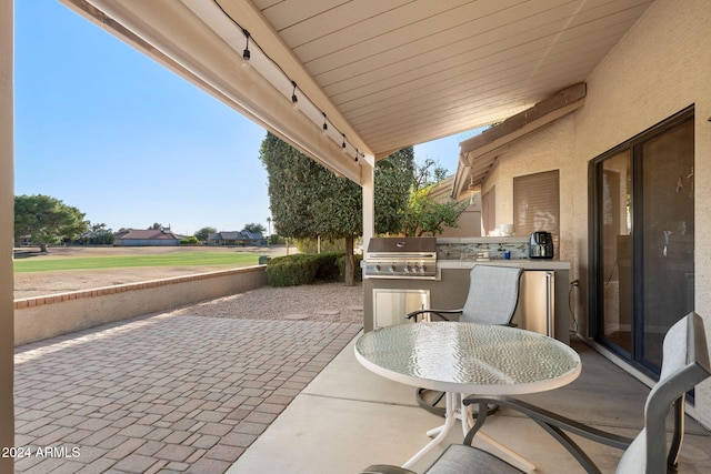 view of patio with an outdoor kitchen and grilling area