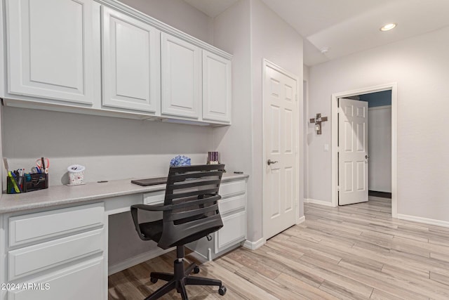 office area featuring built in desk and light hardwood / wood-style floors