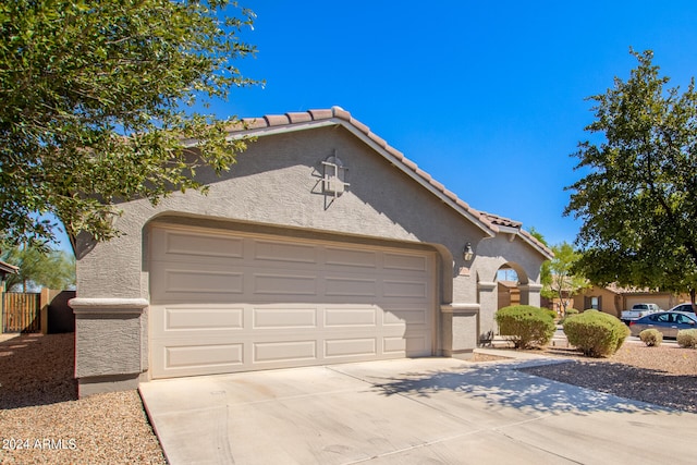 view of front facade featuring a garage