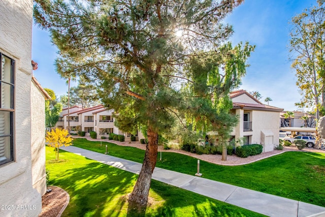 view of property's community featuring a yard