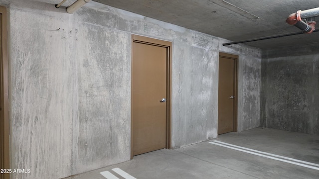 unfurnished room featuring concrete flooring