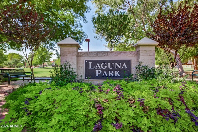 view of community / neighborhood sign