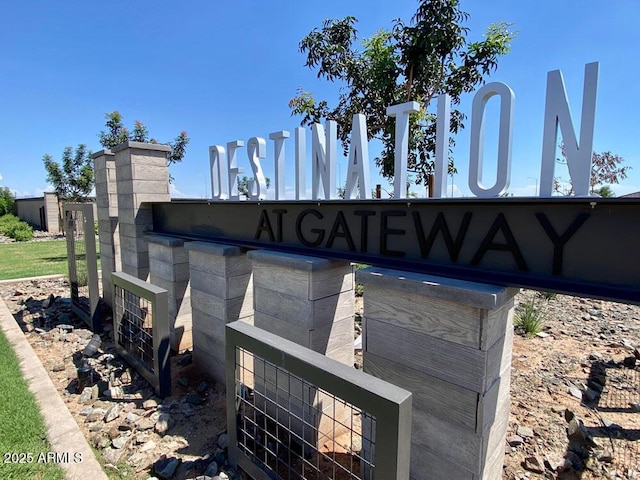 view of community / neighborhood sign