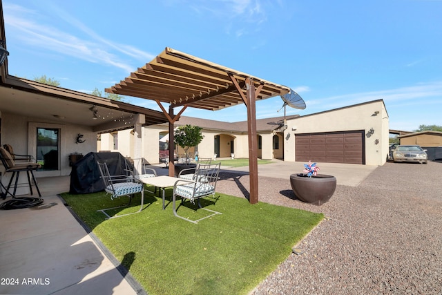 view of yard with a garage