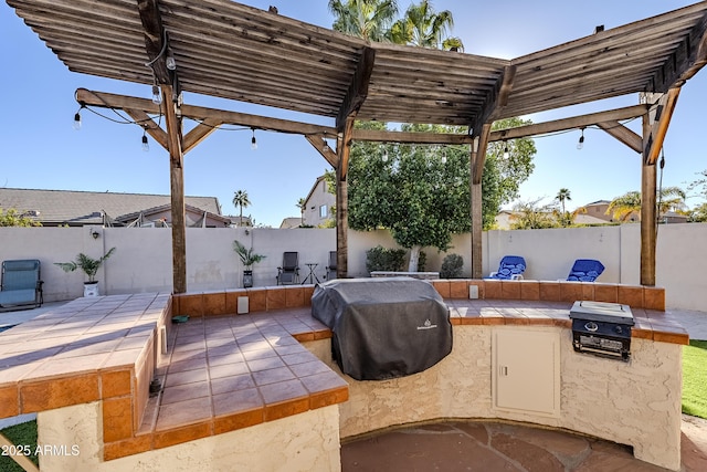 view of patio featuring an outdoor kitchen and grilling area