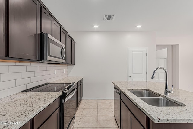 17376 W Via De Luna Dr, Surprise, AZ 85387 - kitchen with backsplash, visible vents, appliances with stainless steel finishes, a sink, and baseboards