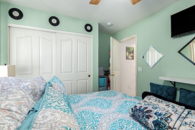 bedroom featuring ceiling fan and a closet