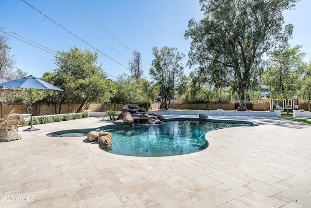 5112 N 41st St, Phoenix, AZ 85018 - view of pool featuring a fenced backyard and a patio area