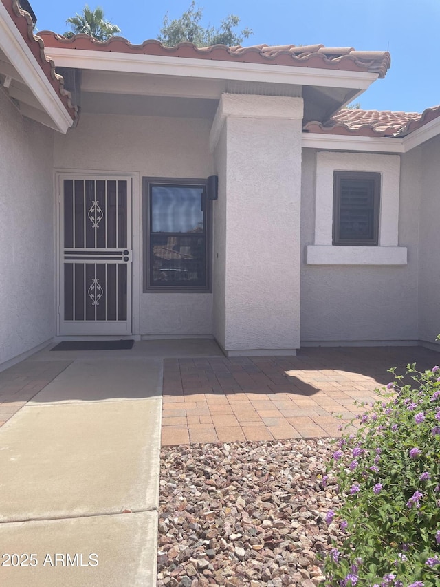 9807 W Mcrae Way, Peoria, AZ 85382 - entrance to property featuring a patio area, stucco siding, and a tile roof