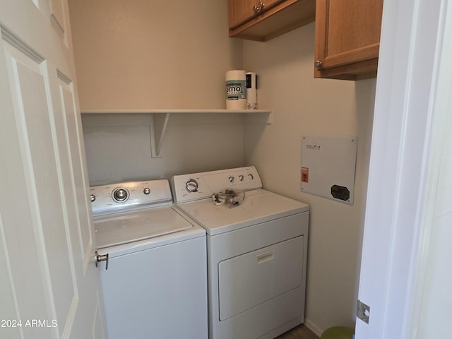 laundry room with cabinets and independent washer and dryer