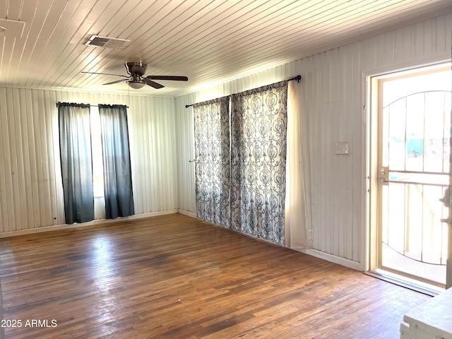 709 W Maple St, Winslow, AZ 86047 - unfurnished room featuring a ceiling fan and wood finished floors