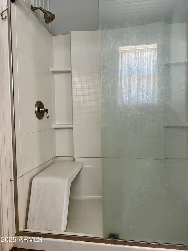 709 W Maple St, Winslow, AZ 86047 - bathroom with a walk in shower