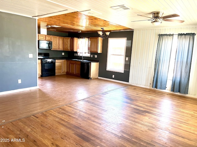 709 W Maple St, Winslow, AZ 86047 - kitchen with black appliances, a sink, dark countertops, ceiling fan, and light wood finished floors