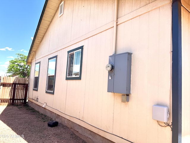709 W Maple St, Winslow, AZ 86047 - view of side of home featuring fence