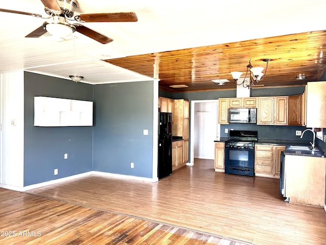 709 W Maple St, Winslow, AZ 86047 - kitchen featuring black appliances, a sink, dark countertops, light wood-type flooring, and a ceiling fan