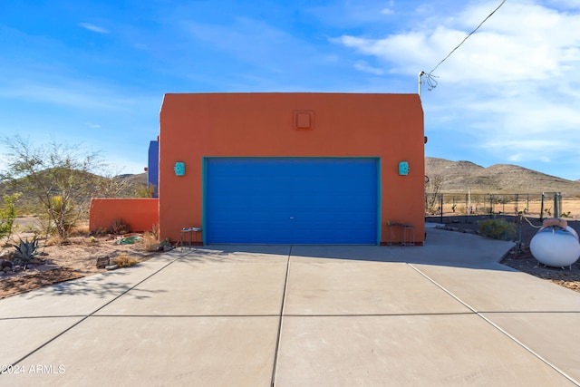 garage featuring a mountain view