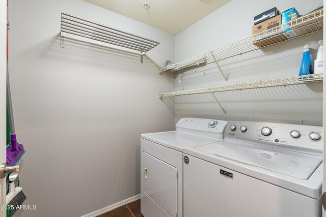 3302 N 7th St Unit 226, Phoenix, AZ 85014 - laundry area with washing machine and dryer and baseboards