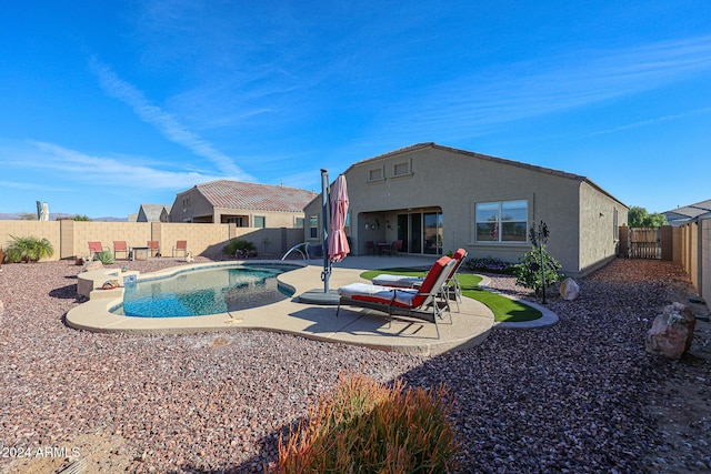 view of swimming pool featuring a patio