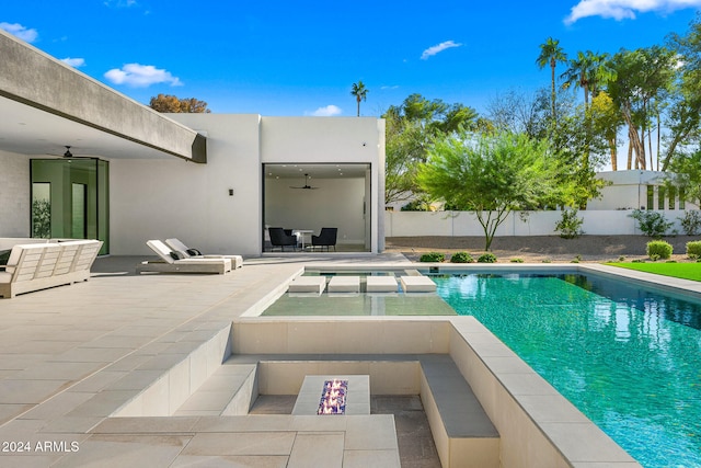 view of swimming pool featuring ceiling fan, an in ground hot tub, and a patio area