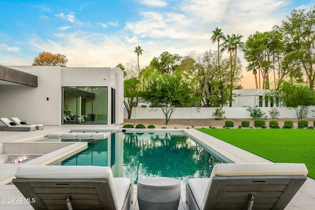 view of pool featuring a yard