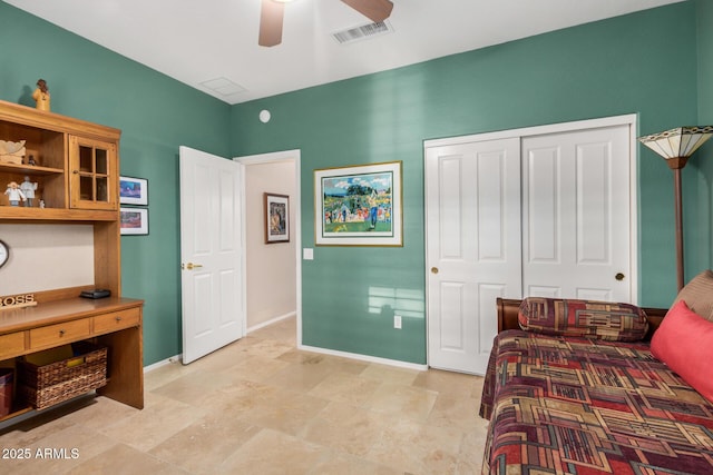 bedroom with a ceiling fan, a closet, visible vents, and baseboards