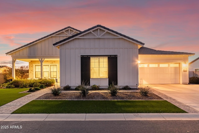 view of front of property featuring a garage