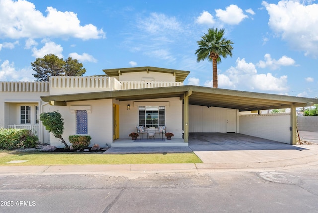 6001 N 10th Way, Phoenix, AZ 85014 - view of front of property with driveway and a carport