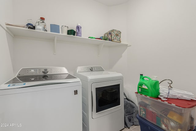 washroom with washer and clothes dryer