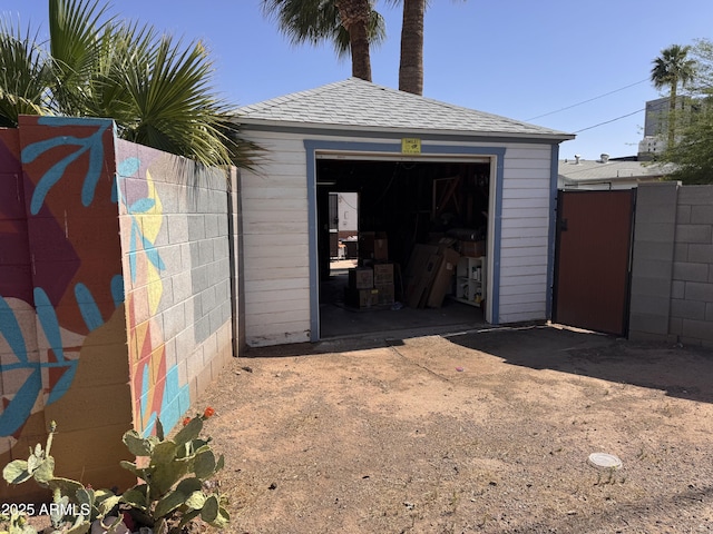 1222 E Almeria Rd, Phoenix, AZ 85006 - garage featuring fence