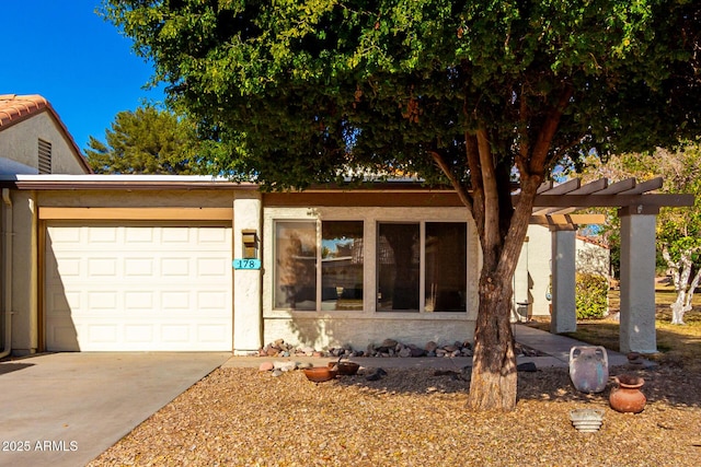 view of front facade featuring a garage