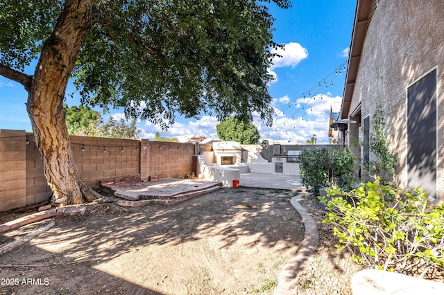 view of yard featuring a patio