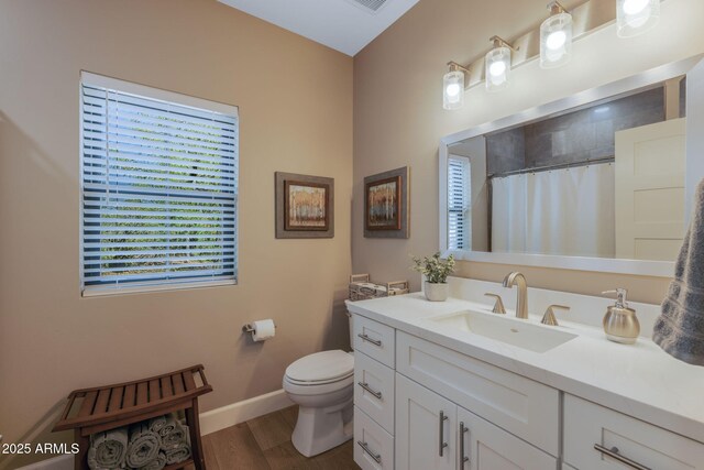 1002 W Rock Springs Cir, Payson, AZ 85541 - full bathroom with vanity, toilet, baseboards, wood finished floors, and curtained shower