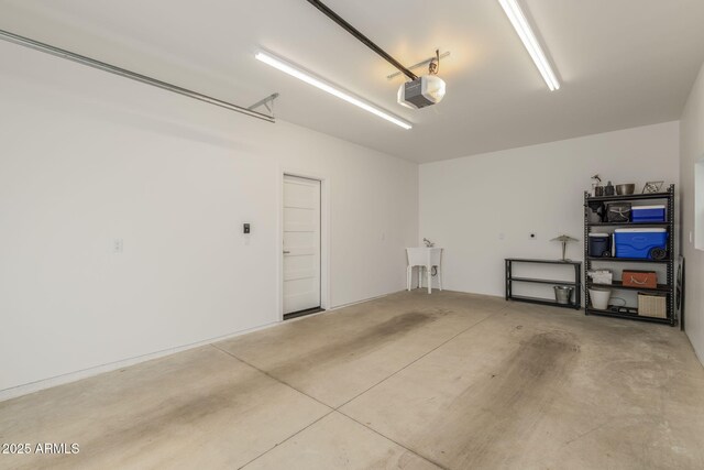 1002 W Rock Springs Cir, Payson, AZ 85541 - garage featuring a garage door opener