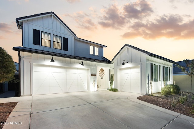 view of front facade featuring a garage