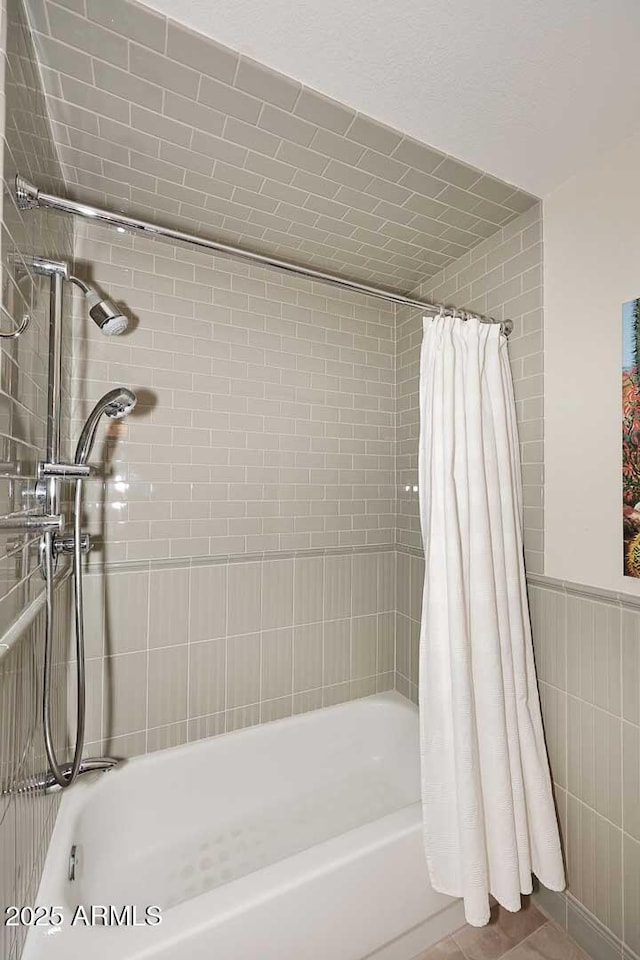 bathroom with shower / tub combo with curtain