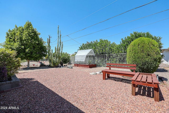 view of yard with an outdoor structure