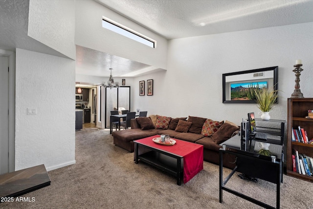 3551 N 12th St Unit 101, Phoenix, AZ 85014 - living area featuring a textured ceiling, carpet, a chandelier, and a textured wall