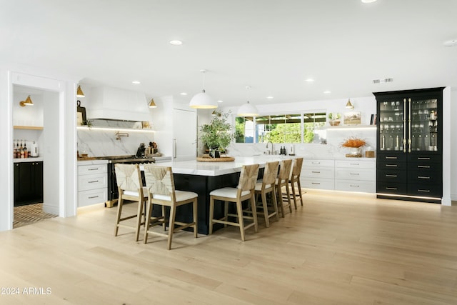 dining space featuring light hardwood / wood-style floors and indoor wet bar