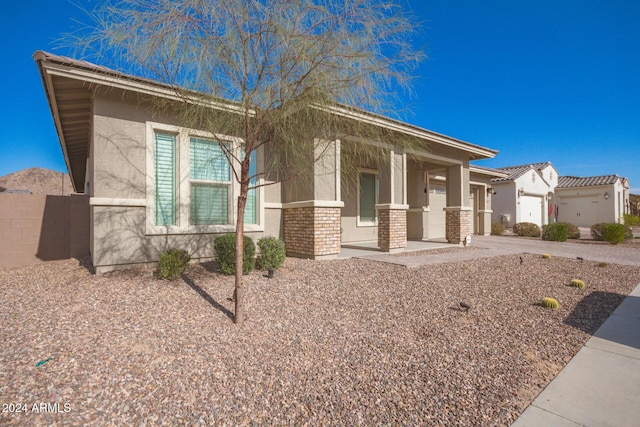 view of front of property featuring a porch