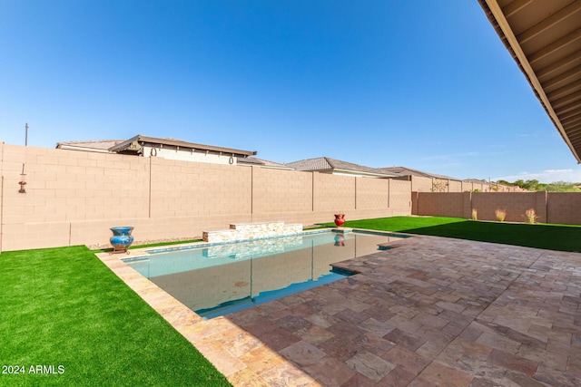 view of swimming pool featuring a lawn