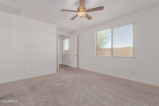 carpeted empty room featuring ceiling fan