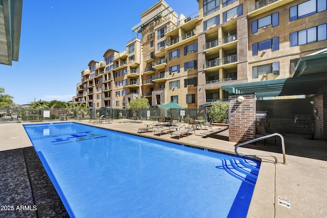 16 W Encanto Blvd Unit 22, Phoenix, AZ 85003 - community pool with fence and a patio area