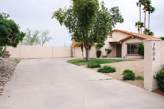 7006 N Via De Amor, Scottsdale, AZ 85258 - view of front facade featuring a garage