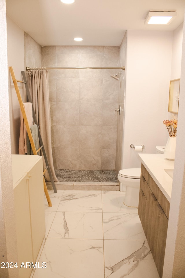 bathroom with vanity, curtained shower, and toilet